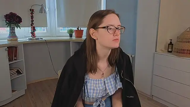 EstelaWeninger online show from June 30, 4:02 am