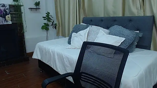 Snapshot of Khalia_ chatting on June 20, 1:47 pm Khalia online show from June 20, 1:47 pm