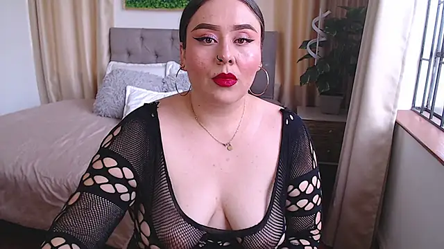 Snapshot of Khalia_ chatting on July 29, 6:39 pm Khalia online show from July 29, 6:39 pm
