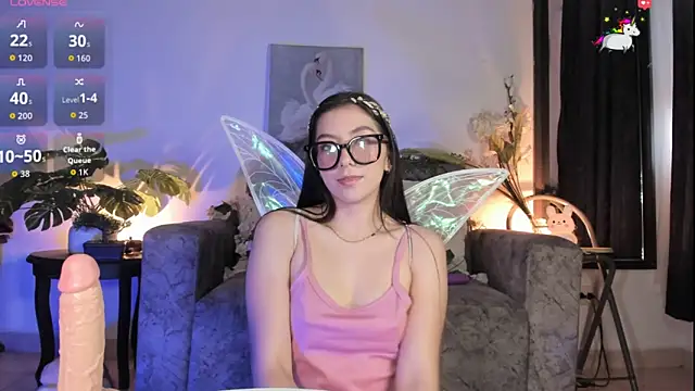 Snapshot of EllieDream_ chatting on June 19, 2:21 pm EllieDream online show from June 19, 2:21 pm