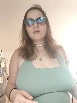 Snapshot of Minette_ chatting on June 15, 6:21 pm Minette online show from June 15, 6:21 pm
