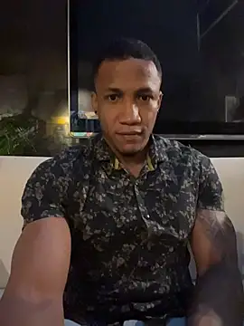 Snapshot of LoganVarela chatting on July 3, 10:54 am LoganVarela online show from July 3, 10:54 am