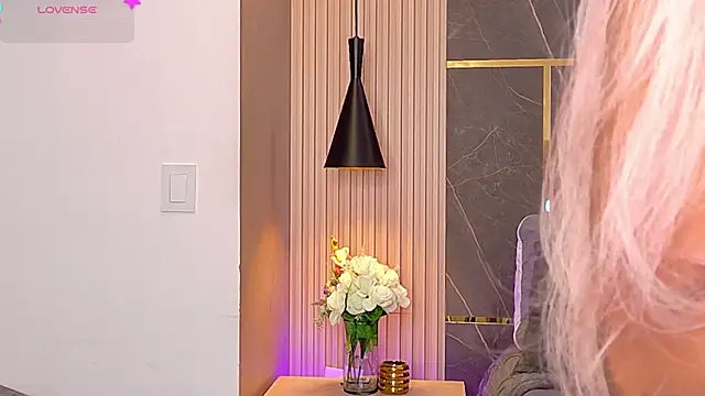 Snapshot of Charlotte-Brandt chatting on June 12, 3:49 am Charlotte-Brandt online show from June 12, 3:49 am