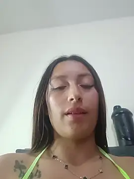 MiaSaen online show from August 2, 3:05 am