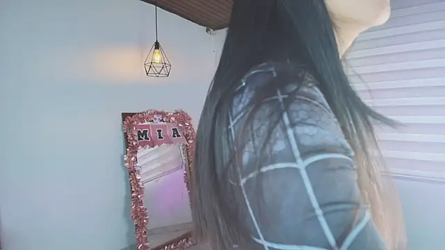 Snapshot of mia_zafirr chatting on July 24, 9:35 pm mia zafirr online show from July 24, 9:35 pm