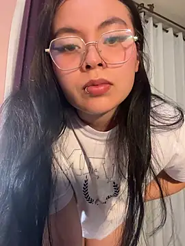 Snapshot of makii_30 chatting on July 6, 12:51 am makii 30 online show from July 6, 12:51 am