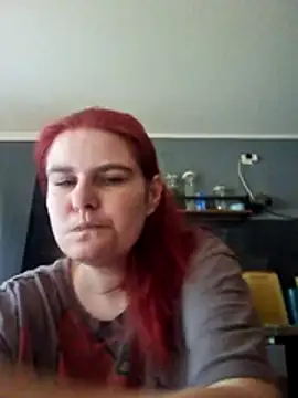 Snapshot of GoldenWifee chatting on June 17, 5:32 am GoldenWifee online show from June 17, 5:32 am