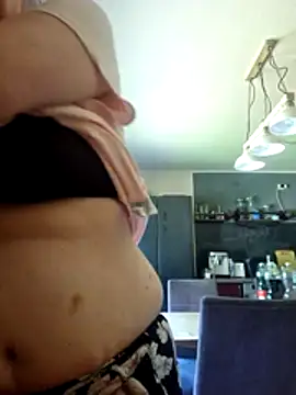 Snapshot of GoldenWifee chatting on June 18, 8:58 am GoldenWifee online show from June 18, 8:58 am