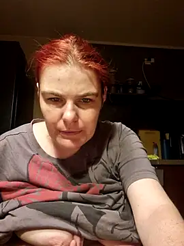 Snapshot of GoldenWifee chatting on July 10, 4:06 am GoldenWifee online show from July 10, 4:06 am