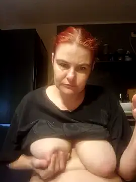 Snapshot of GoldenWifee chatting on July 14, 4:17 am GoldenWifee online show from July 14, 4:17 am