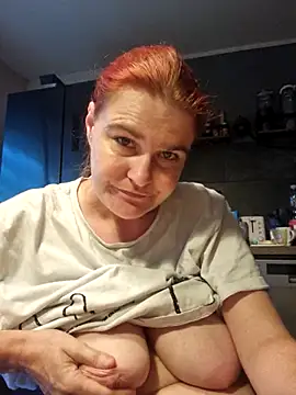 Snapshot of GoldenWifee chatting on July 22, 4:37 am GoldenWifee online show from July 22, 4:37 am