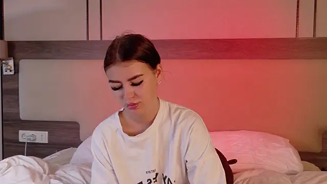 leonameilee online show from June 18, 6:13 am