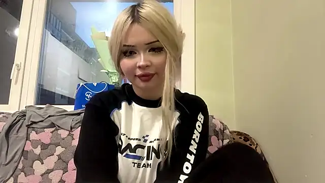 moonluv33 online show from June 19, 1:26 pm