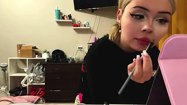 moonluv33 online show from June 21, 1:13 pm