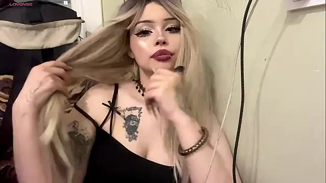 moonluv33 online show from July 16, 2:34 pm