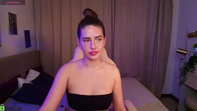 Snapshot of Bella__Kallen chatting on July 30, 9:30 am Bella Kallen online show from July 30, 9:30 am