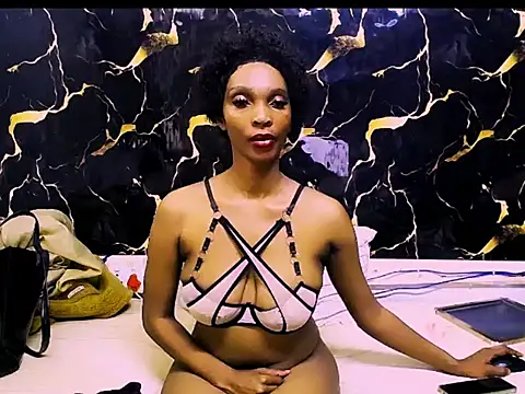 Snapshot of Caramelminxx_ chatting on June 13, 7:28 am Caramelminxx online show from June 13, 7:28 am