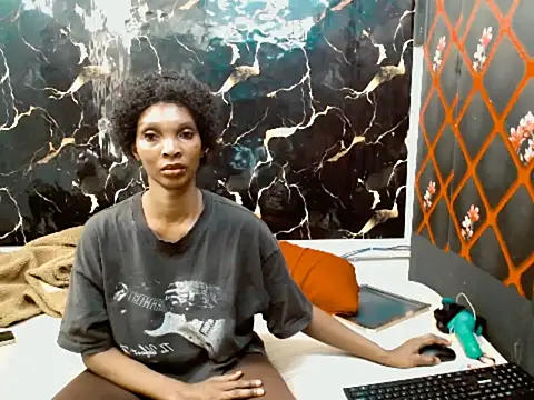 Snapshot of Caramelminxx_ chatting on June 29, 7:25 am Caramelminxx online show from June 29, 7:25 am