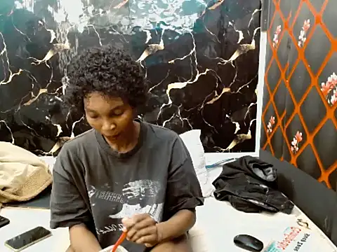 Snapshot of Caramelminxx_ chatting on July 3, 8:21 am Caramelminxx online show from July 3, 8:21 am