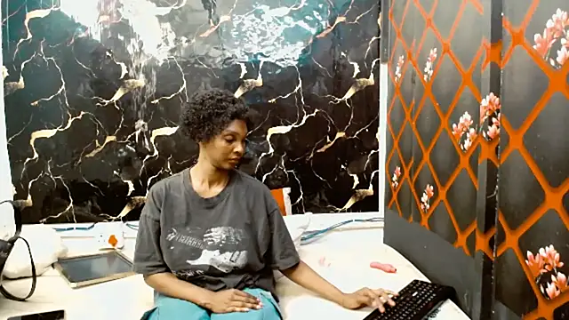 Snapshot of Caramelminxx_ chatting on July 7, 7:45 am Caramelminxx online show from July 7, 7:45 am