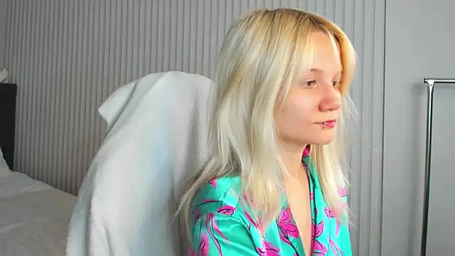 Snapshot of Bunny_Elsy chatting on July 1, 11:12 am Bunny Elsy online show from July 1, 11:12 am