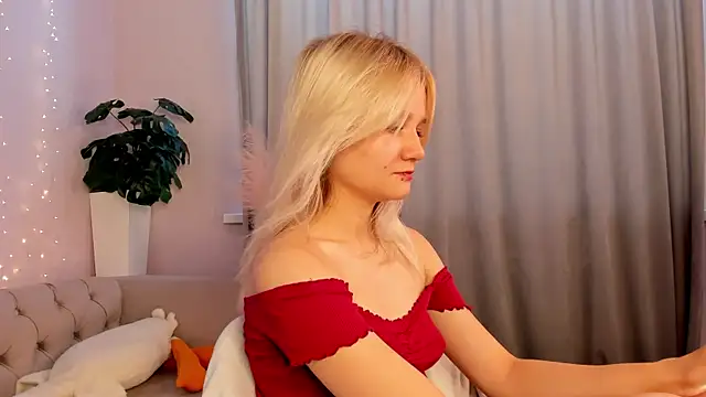 Snapshot of Bunny_Elsy chatting on July 20, 11:23 am Bunny Elsy online show from July 20, 11:23 am