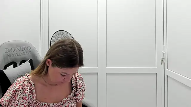 MiaSummerr  online show from July 17, 12:45 pm
