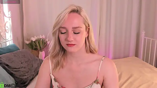 Snapshot of Chloe-Deccer chatting on July 20, 1:09 am Chloe-Deccer online show from July 20, 1:09 am