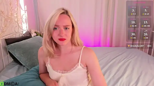 Snapshot of Chloe-Deccer chatting on August 3, 2:54 am Chloe-Deccer online show from August 3, 2:54 am