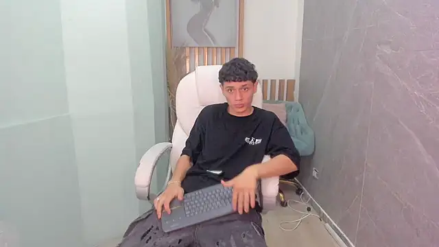 Snapshot of Hydan_ chatting on August 5, 9:28 pm Hydan online show from August 5, 9:28 pm