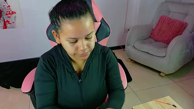 NahomyEvans online show from July 25, 10:57 am