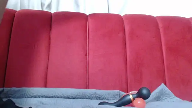 Snapshot of Cristinaahxx chatting on July 27, 6:15 pm Cristinaahxx online show from July 27, 6:15 pm