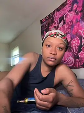 Prettywettkittycc online show from June 24, 12:37 pm