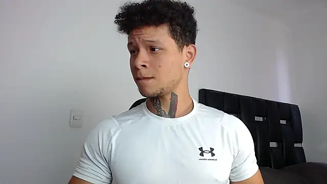 Snapshot of Erosscott_ chatting on June 22, 6:16 pm Erosscott online show from June 22, 6:16 pm