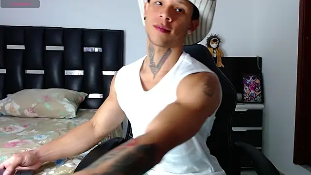 Snapshot of Erosscott_ chatting on July 30, 3:22 pm Erosscott online show from July 30, 3:22 pm