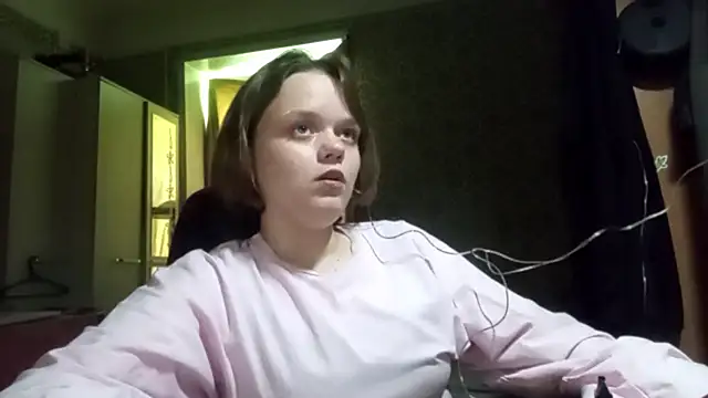 Snapshot of FlirtingAdele_1 chatting on June 14, 7:32 am FlirtingAdele 1 online show from June 14, 7:32 am