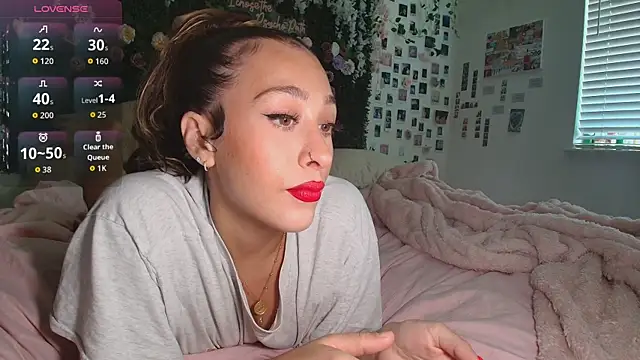 Snapshot of LyraCovee chatting on June 27, 12:37 am LyraCovee online show from June 27, 12:37 am