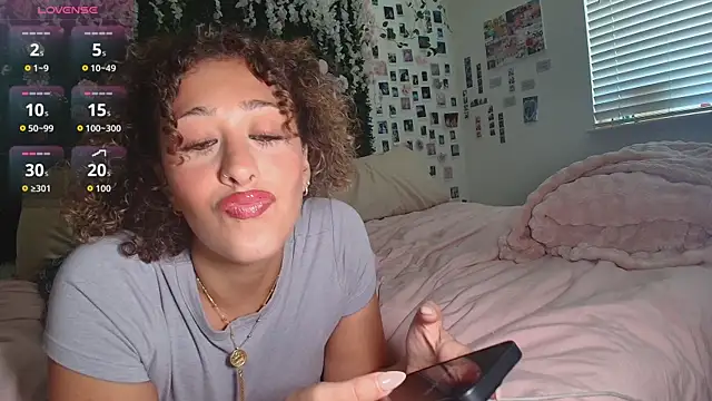 Snapshot of LyraCovee chatting on July 11, 12:13 am LyraCovee online show from July 11, 12:13 am