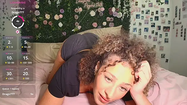 Snapshot of LyraCovee chatting on July 23, 2:09 am LyraCovee online show from July 23, 2:09 am