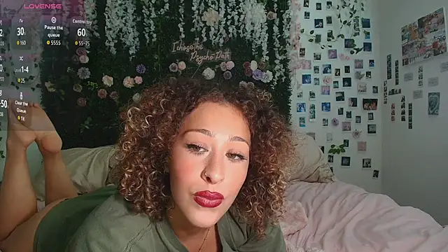 Snapshot of LyraCovee chatting on July 27, 12:28 am LyraCovee online show from July 27, 12:28 am