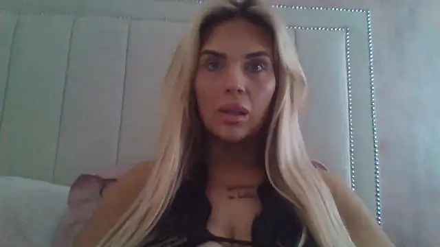 Snapshot of MiaMae_x chatting on July 5, 12:23 pm MiaMae x online show from July 5, 12:23 pm