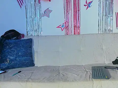 Snapshot of LEE_ROSES chatting on July 4, 1:01 am LEE ROSES online show from July 4, 1:01 am