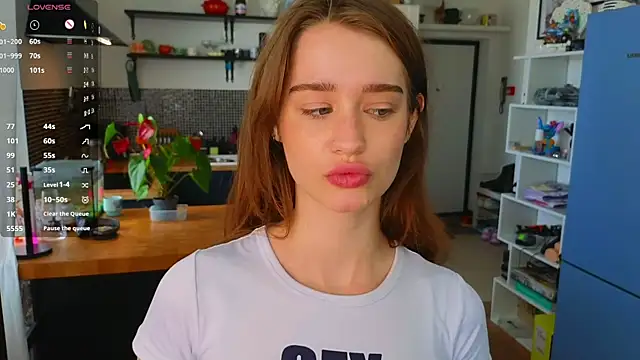 Snapshot of AliviaWithLove chatting on June 30, 8:15 am AliviaWithLove online show from June 30, 8:15 am