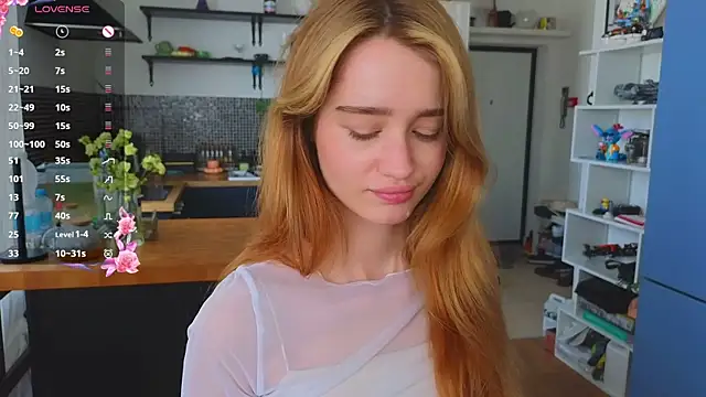 Snapshot of AliviaWithLove chatting on August 4, 9:34 am AliviaWithLove online show from August 4, 9:34 am