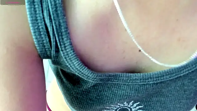 Snapshot of Fernanda_xxx chatting on July 17, 2:45 pm Fernanda xxx online show from July 17, 2:45 pm
