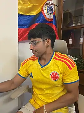 Snapshot of David_Tresh5 chatting on June 27, 4:34 pm David Tresh5 online show from June 27, 4:34 pm