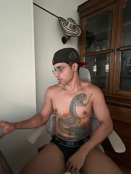 Snapshot of David_Tresh5 chatting on July 5, 1:07 pm David Tresh5 online show from July 5, 1:07 pm