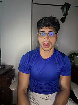Snapshot of David_Tresh5 chatting on August 1, 6:51 pm David Tresh5 online show from August 1, 6:51 pm
