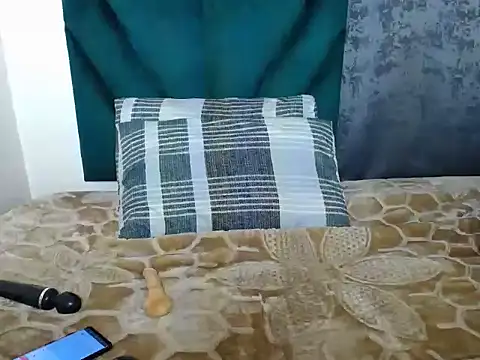 -pussy lover  online show from June 11, 5:49 am