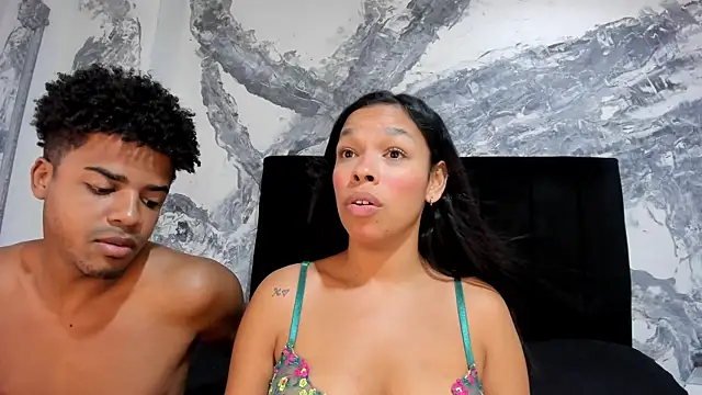 TaylorAndThalia online show from July 9, 6:01 pm